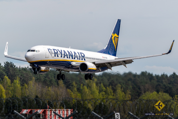 Boeing 737-8AS